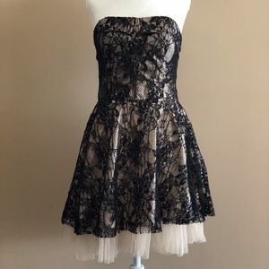 Sodecca Lace formal dress  Great for prom